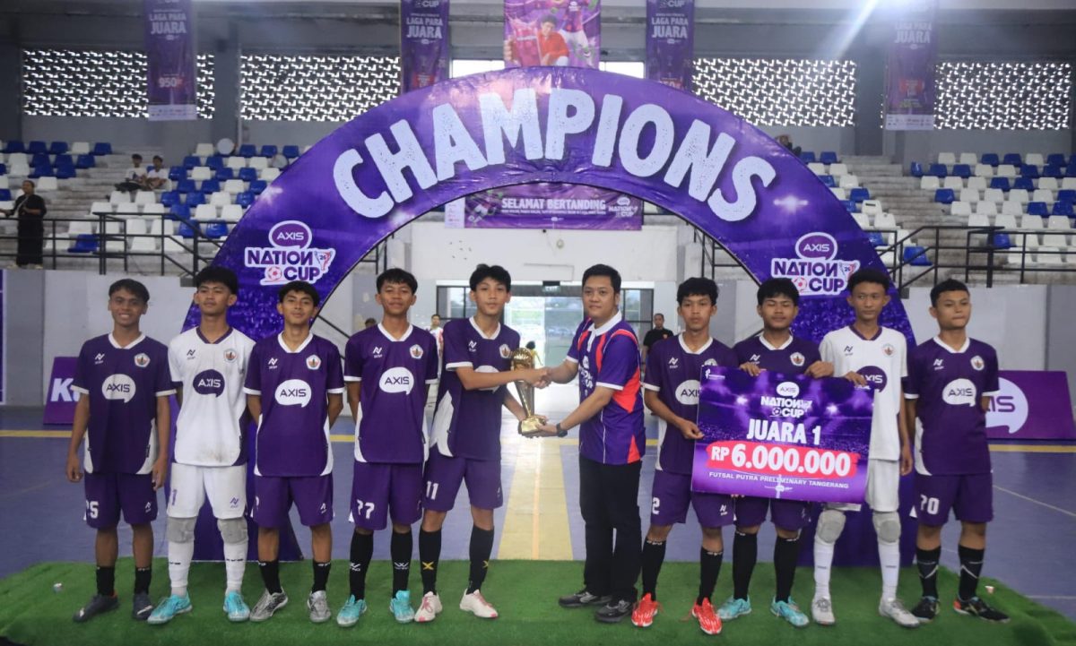 Tim futsal SMAN 8 Kabupaten Tangerang merayakan keberhasilan menjadi Juara 1 Preliminary Tangerang AXIS Nation Cup 2026. Mereka berhak melanjutkan perjuangan ke Final Nasional AXIS Nation Cup 2026.