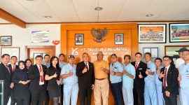 Tim Grand Zuri Jababeka bersama perwakilan corporate partner berfoto bersama dalam kegiatan Coffee Morning di PT Yasufuku Indonesia, Cikarang, Kamis (24/9/2026). Kegiatan tersebut menjadi ajang silaturahmi sekaligus mempererat komunikasi dan kerja sama antara Grand Zuri Jababeka dengan para mitra corporate.