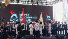 Pengurus dan kader Partai Solidaritas Indonesia (PSI) Kabupaten Bekasi mengikuti rangkaian Rapat Koordinasi Daerah (Rakorda) PSI Kabupaten Bekasi. Kegiatan tersebut menjadi bagian dari konsolidasi organisasi dan penguatan gerakan PSI di tengah masyarakat.