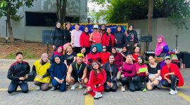 Peserta berfoto bersama usai mengikuti kegiatan Zumba bertajuk “Move Your Body, Boost Your Mood” yang digelar PrimeBiz Hotel Cikarang menjelang anniversary ke-12. Kegiatan ini menjadi bagian dari ajakan hidup sehat sekaligus mempererat kebersamaan dengan masyarakat, komunitas, corporate, dan stakeholder.