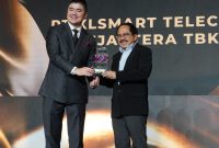 Direktur & Chief Regulatory Officer XLSMART, Merza Fachys, menerima penghargaan Fortune Indonesia 100 2026 sebagai bagian dari pengakuan atas kinerja bisnis perusahaan. XLSMART menempati peringkat ke-29 dalam daftar Fortune Indonesia 100 2026.