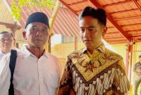 Koordinator Wilayah Bolone Mase Cirebon Raya, Moh Bisri Robis, bersama Wakil Presiden Gibran Rakabuming Raka. Dok. Pribadi.