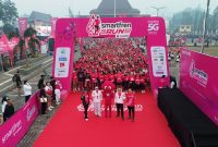 Ribuan peserta mengikuti SMARTFREN FUN RUN 5G Palembang 2026 di halaman Kantor DPRD Provinsi Sumatera Selatan, Minggu (27/9/2026). Kegiatan yang diikuti lebih dari 1.000 peserta ini menghadirkan Fun Run 5K, hiburan, serta berbagai aktivitas bagi masyarakat.