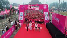 Ribuan peserta mengikuti SMARTFREN FUN RUN 5G Palembang 2026 di halaman Kantor DPRD Provinsi Sumatera Selatan, Minggu (27/9/2026). Kegiatan yang diikuti lebih dari 1.000 peserta ini menghadirkan Fun Run 5K, hiburan, serta berbagai aktivitas bagi masyarakat.