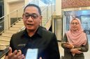 Plt Bupati Bekasi Asep Surya Atmaja saat menyampaikan penjelasan terkait perubahan APBD Kabupaten Bekasi 2026, termasuk tambahan anggaran kesehatan dan BPJS PBI, Selasa (29/9/2026).