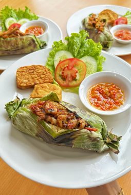 FOX Lite Hotel Cikarang Hadirkan Nasi Bakaran, Harga Mulai Rp35 Ribu