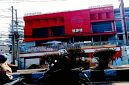Keterangan foto: Gedung bernuansa merah dengan papan bertuliskan aksara Mandarin di kawasan Bypass Kedawung, Kabupaten Cirebon. /Dok. Pribadi.