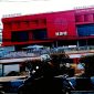 Keterangan foto: Gedung bernuansa merah dengan papan bertuliskan aksara Mandarin di kawasan Bypass Kedawung, Kabupaten Cirebon. /Dok. Pribadi.