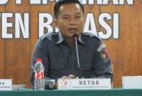 Ketua Bawaslu Kabupaten Bekasi Akbar Khadafi. Akbar memberikan pandangan terkait hak pilih dan peran pengurus RT/RW dalam kontestasi Pilkades. Ia menekankan pentingnya menjaga netralitas dalam pelayanan kepada masyarakat. (Foto: Dok. Bawaslu Kabupaten Bekasi)