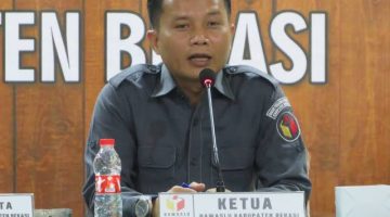 Ketua Bawaslu Kabupaten Bekasi Akbar Khadafi. Akbar memberikan pandangan terkait hak pilih dan peran pengurus RT/RW dalam kontestasi Pilkades. Ia menekankan pentingnya menjaga netralitas dalam pelayanan kepada masyarakat. (Foto: Dok. Bawaslu Kabupaten Bekasi)