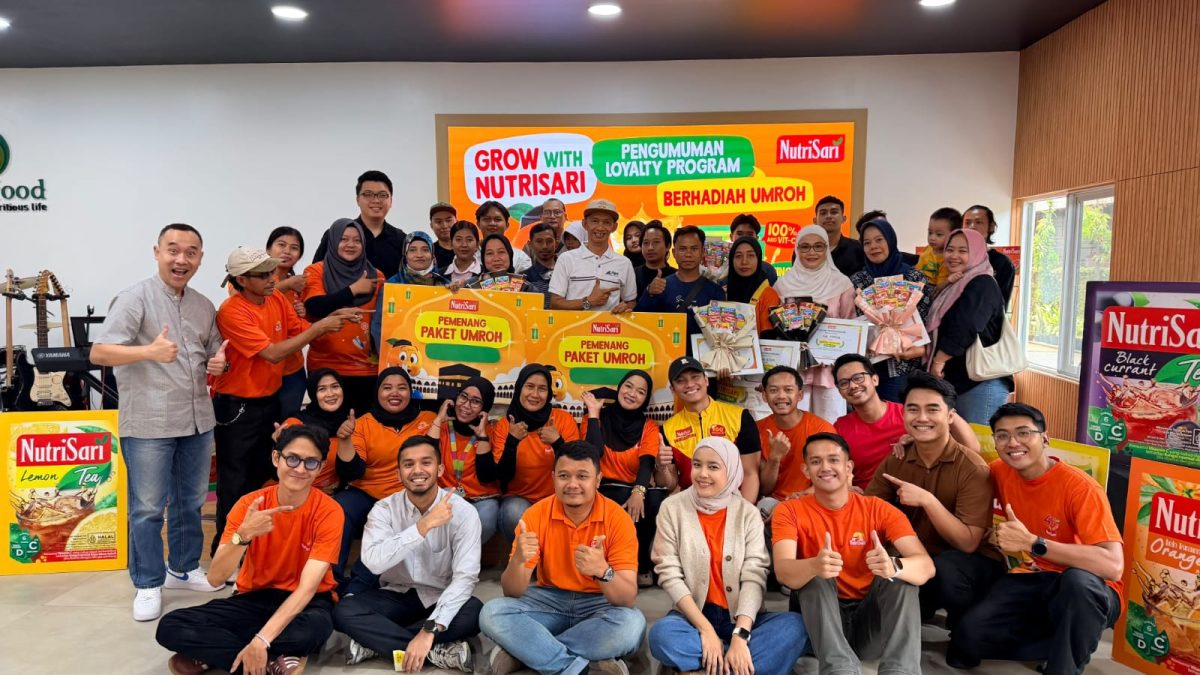 NutriSari memberikan apresiasi kepada para mitra melalui program Sahabat NutriSari Ideal. Sebanyak 22 operator terpilih dari berbagai daerah mendapatkan hadiah paket umroh sebagai bentuk penghargaan atas kontribusi dan loyalitas mereka.