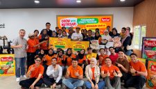 NutriSari memberikan apresiasi kepada para mitra melalui program Sahabat NutriSari Ideal. Sebanyak 22 operator terpilih dari berbagai daerah mendapatkan hadiah paket umroh sebagai bentuk penghargaan atas kontribusi dan loyalitas mereka.