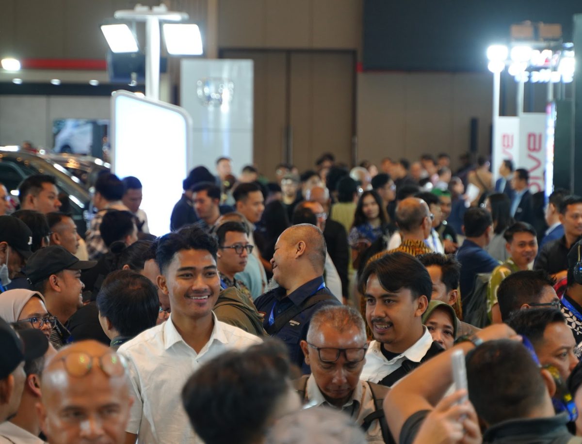 GIIAS Bandung 2026 siap mengguncang Jawa Barat! Sebanyak 19 merek kendaraan bakal meramaikan pameran, termasuk lima merek baru dan yang kembali hadir. Jangan lewatkan deretan mobil, motor, hingga teknologi otomotif terbaru.