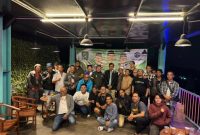 Anggota DPR RI Fraksi PKB H. Sudjatmiko bersama pengurus DPC PKB Kota Bekasi dan puluhan jurnalis berfoto bersama dalam kegiatan media gathering di Wisata Alam Sevillage, Ciloto, Cipanas, Kabupaten Cianjur, Jawa Barat, 12–13 Oktober 2026. Kegiatan ini bertujuan mempererat silaturahmi dan memperkuat sinergi antara partai politik dan insan pers.
