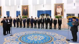 Keterangan Foto: Presiden Prabowo Subianto memimpin prosesi pelantikan sejumlah pejabat negara di Istana Negara. Perombakan kabinet kembali menjadi sorotan terkait efektivitas pergantian pejabat dan dinamika politik pemerintahan. (Dok. RMOLJABAR)