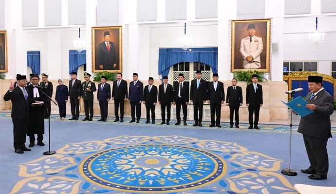 Keterangan Foto: Presiden Prabowo Subianto memimpin prosesi pelantikan sejumlah pejabat negara di Istana Negara. Perombakan kabinet kembali menjadi sorotan terkait efektivitas pergantian pejabat dan dinamika politik pemerintahan. (Dok. RMOLJABAR)