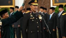 Komjen Pol. Suyudi Ario Seto saat mengikuti prosesi pengambilan sumpah jabatan di Istana Negara. (Dok. Sekretariat Presiden/Merah Putih)
