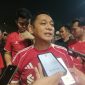 Plt Bupati Bekasi Asep Surya Atmaja memberikan keterangan kepada wartawan usai menghadiri nonton bareng (nobar) Timnas Indonesia di pelataran Stadion Wibawa Mukti, kawasan Tugu Golok, Kabupaten Bekasi, Selasa (6/10/2026) malam.