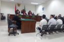 Suasana persidangan perkara dugaan pengeroyokan dan penganiayaan dengan terdakwa Nyumarno, Eko Brahmantyo, dan Basroni di Pengadilan Negeri (PN) Cikarang. JPU menuntut ketiga terdakwa masing-masing dengan pidana 10 bulan penjara.