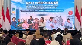 Kepala BRIN Arif Satria bersama jajaran pemerintah saat menghadiri penandatanganan kerja sama penguatan Sekolah Rakyat Terintegrasi (SRT) 1 Kabupaten Bekasi di Cikarang Pusat, Kamis (8/10/2026).