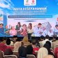 Kepala BRIN Arif Satria bersama jajaran pemerintah saat menghadiri penandatanganan kerja sama penguatan Sekolah Rakyat Terintegrasi (SRT) 1 Kabupaten Bekasi di Cikarang Pusat, Kamis (8/10/2026).