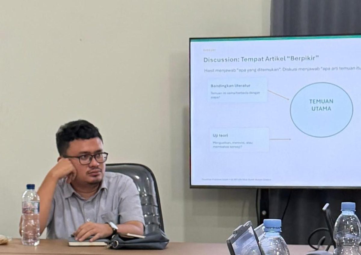 Keterangan foto: Pemerhati kebijakan publik, Raden Hamzaiya, menyoroti pentingnya perlindungan sumber daya air Gunung Ciremai dalam pembahasan rencana pengembangan energi geotermal.