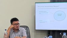 Keterangan foto: Pemerhati kebijakan publik, Raden Hamzaiya, menyoroti pentingnya perlindungan sumber daya air Gunung Ciremai dalam pembahasan rencana pengembangan energi geotermal.