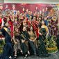 Keterangan Foto: Peserta dan panitia berfoto bersama usai kegiatan Lomba Fashion Show Batik Anak bertema “Pesona Batik: Elegan dan Kreatif” yang digelar PrimeBiz Hotel Cikarang berkolaborasi dengan Zip Production dalam rangka memperingati Hari Batik Nasional.