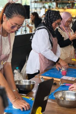 Kopi Express Zuri Express Lippo Cikarang Gelar Baking Class Bersama HAI Cake dan Emina