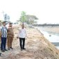 Plt. Bupati Bekasi Asep Surya Atmaja meninjau progres normalisasi Kali Cikarang Bekasi Laut (CBL) di Desa Srimahi, Kecamatan Tambun Utara, Selasa (13/10/2026), untuk memastikan pekerjaan berjalan sesuai rencana dan membantu mengurangi risiko banjir di wilayah sekitar.