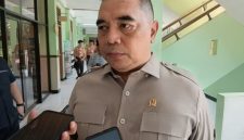 Anggota DPRD Jawa Barat, Syahrir ssat diwawancarai awak media, pada Rabu (14/10/2026).