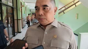 Anggota DPRD Jawa Barat, Syahrir ssat diwawancarai awak media, pada Rabu (14/10/2026).