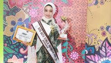 Syafiqa Dzikria Nafasya (Fiqa), remaja asal Cikarang, Kabupaten Bekasi, meraih penghargaan Kategori Berbakat dalam ajang Duta Batik Indonesia 2026 di Yogyakarta. Fiqa sebelumnya menyabet gelar Runner-up 2 Duta Batik Jawa Barat 2026.