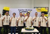 Adira Finance menyatukan operasional dengan Mandala Finance melalui kegiatan Operational Day 1 (OD1) yang digelar serentak di Makassar, Gorontalo, dan Banda Aceh pada 15 Oktober 2026. Integrasi ini bertujuan memperkuat jaringan layanan serta memperluas akses pembiayaan bagi masyarakat.