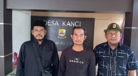 Tokoh masyarakat dan panitia Babarik Desa Kanci, Kecamatan Astanajapura, Kabupaten Cirebon, saat membahas pelestarian tradisi sedekah bumi yang diwariskan turun-temurun. Babarik menjadi sarana mempererat silaturahmi dan menjaga budaya leluhur.