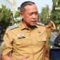 Wali Kota Bekasi Tri Adhianto memberikan keterangan kepada awak media terkait penataan kawasan perkantoran Pemkot Bekasi, termasuk uji coba pengalihan parkir pegawai ke Stadion Patriot Chandrabhaga dan rencana pembangunan gedung parkir bertingkat.