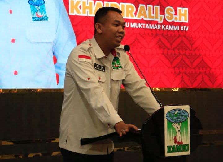 Salah satu kandidat calon Ketua Umum PP KAMMI menyampaikan gagasan dalam debat kandidat Muktamar XIV KAMMI di Jakarta, Sabtu (17/10/2026).