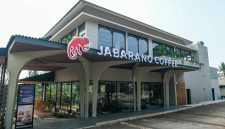 Tampak bangunan Jabarano Coffee Jaipong Jatinangor di kawasan JAHE, Kabupaten Sumedang, yang resmi beroperasi sejak 29 September 2026 sebagai cabang ke-10 Jabarano Coffee.