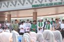 Wali Kota Bekasi Tri Adhianto mengikuti Pawai Hari Santri 2026 di Kota Bekasi, Kamis (22/10/2026). Momentum ini dimanfaatkan untuk menegaskan pentingnya lingkungan pesantren yang aman dan nyaman serta pendidikan santri yang berkarakter.