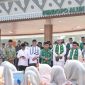 Wali Kota Bekasi Tri Adhianto mengikuti Pawai Hari Santri 2026 di Kota Bekasi, Kamis (22/10/2026). Momentum ini dimanfaatkan untuk menegaskan pentingnya lingkungan pesantren yang aman dan nyaman serta pendidikan santri yang berkarakter.