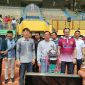 Ketua DPD RI Sultan Bachtiar Najamudin bersama Shin Tae-yong, Bupati Bekasi Asep Surya Atmaja, dan jajaran panitia berfoto bersama trofi BliSPI Youth Cup V Piala Ketua DPD RI di Stadion Wibawa Mukti, Cikarang Timur, Kabupaten Bekasi, Minggu (25/10/2026).