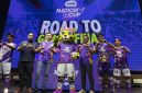 Jajaran perwakilan AXIS bersama peserta dan maskot AXIS Nation Cup 2026 berfoto bersama dalam rangkaian peluncuran menuju babak Grand Final di Istora Senayan, Jakarta.