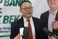 Fadly Marissatrio, SE, M.IP, Kepala Bidang Pemerintahan dan Pembangunan Manusia Bappeda Kabupaten Bekasi, memberikan keterangan kepada awak media usai mengikuti visitasi lapangan dalam ajang ASN Berprestasi Tingkat Provinsi Jawa Barat 2026. Fadly mengandalkan inovasi Sergebang dan Kapak Bekasi untuk memperkuat upaya pengentasan kemiskinan.