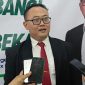 Fadly Marissatrio, SE, M.IP, Kepala Bidang Pemerintahan dan Pembangunan Manusia Bappeda Kabupaten Bekasi, memberikan keterangan kepada awak media usai mengikuti visitasi lapangan dalam ajang ASN Berprestasi Tingkat Provinsi Jawa Barat 2026. Fadly mengandalkan inovasi Sergebang dan Kapak Bekasi untuk memperkuat upaya pengentasan kemiskinan.