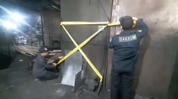 Diduga Berpotensi Cemari Udara, Usaha Pembuatan Arang di Sumur Batu Disegel