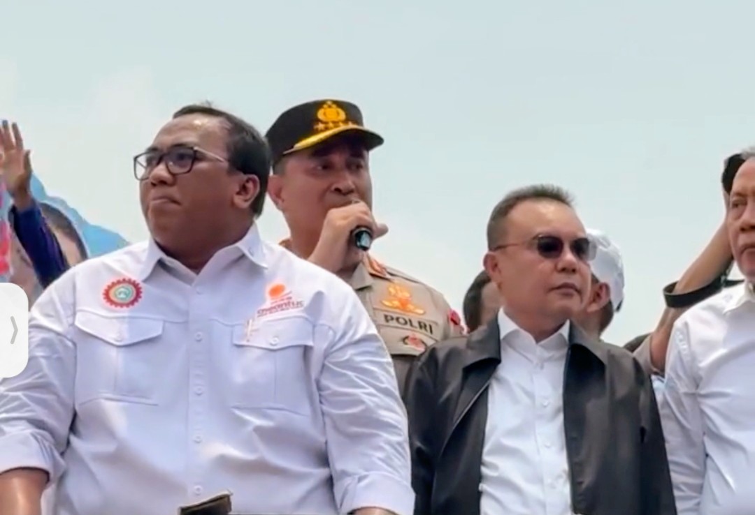 Kapolri Jenderal Polisi Suyudi Ario Seto mengapresiasi massa buruh yang menyampaikan aspirasi di depan Gedung DPR RI, Jakarta, Selasa (6/10/2026).