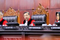 Ketua Mahkamah Konstitusi (MK) Suhartoyo memimpin sidang bersama hakim konstitusi di Gedung MK, Jakarta. Dok. Mahkamah Konstitusi RI (MKRI). 