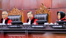 Ketua Mahkamah Konstitusi (MK) Suhartoyo memimpin sidang bersama hakim konstitusi di Gedung MK, Jakarta. Dok. Mahkamah Konstitusi RI (MKRI). 