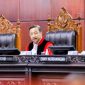 Ketua Mahkamah Konstitusi (MK) Suhartoyo memimpin sidang bersama hakim konstitusi di Gedung MK, Jakarta. Dok. Mahkamah Konstitusi RI (MKRI). 