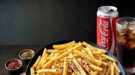 Harper Cikarang menghadirkan promo Midnight Bites dengan pilihan menu Rustik Meat Pizza, French Fries, dan Chicken Wing yang tersedia melalui layanan room service pada pukul 23.00–03.00 WIB. Layanan ini melengkapi fasilitas room service 24 jam untuk memberikan kenyamanan bagi tamu yang ingin menikmati hidangan tengah malam tanpa harus keluar hotel.